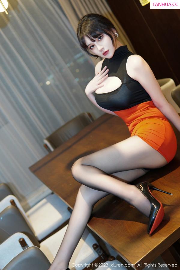   [XiuRen]高清写真图 2023.01.03 No.6075 桃桃子_ 短裙美臀第9张图片